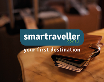 Blue and white Smartraveller logo 